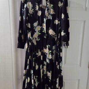Elegant Floral Maxi Dress in Black and Cream